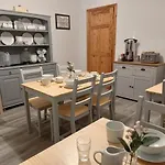 Sea Crest Nocleg ze śniadaniem 3*